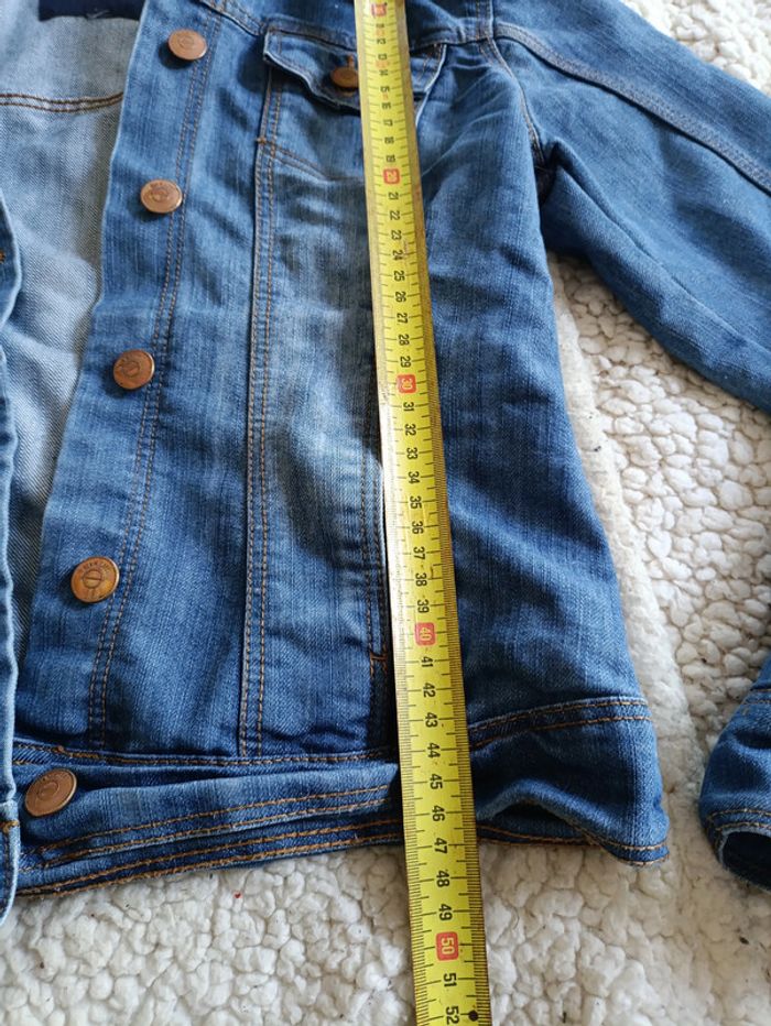 Veste en jean courte KIABI – boutons cuivrés – style classique - photo numéro 4