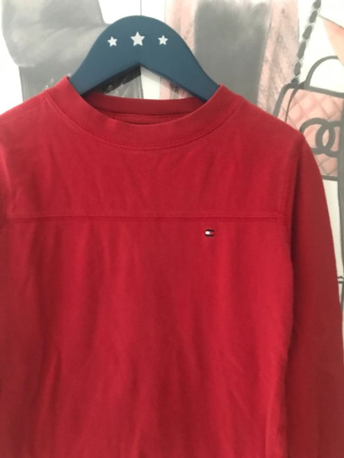 Tee-shirt Tommy Hilfiger 4 / 5 ans - photo numéro 2