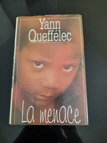 Livre "La menace" de Yann Queffélec