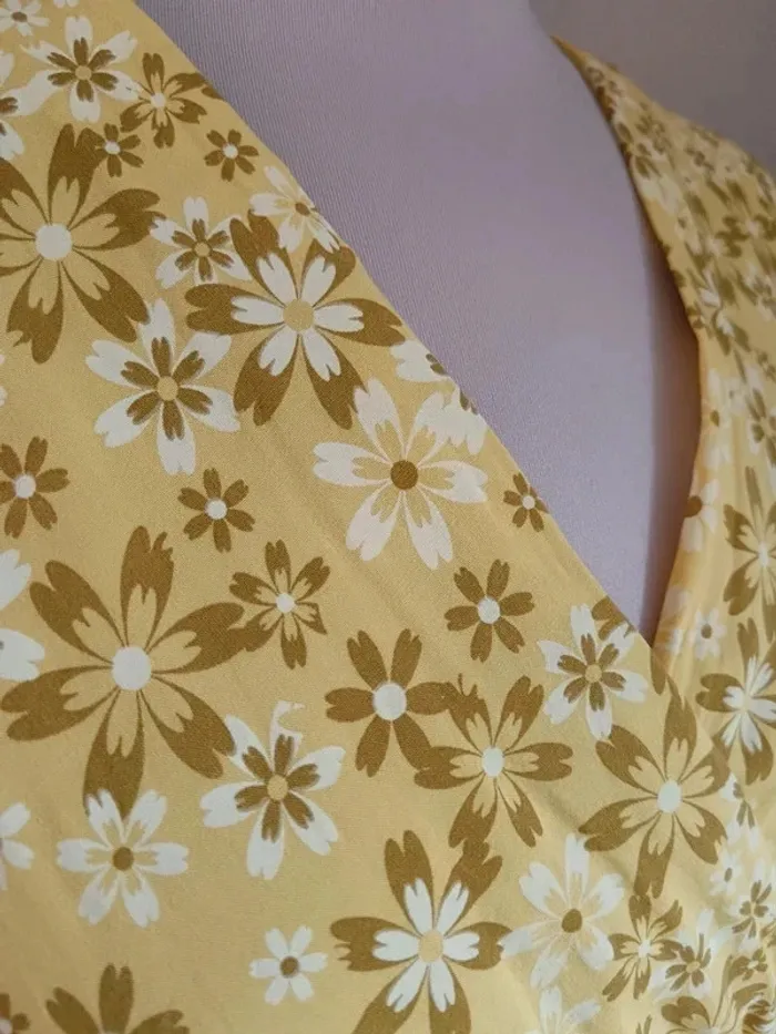 Robe jaune cache coeur fleurie - photo numéro 5