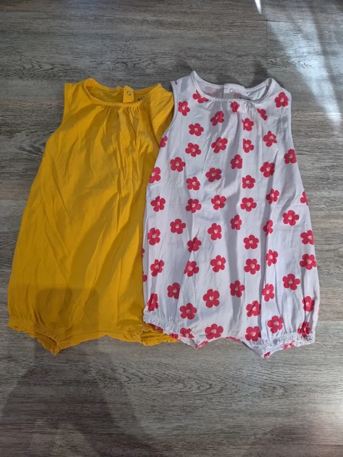 2 combinaisons short été jaune et à fleurs