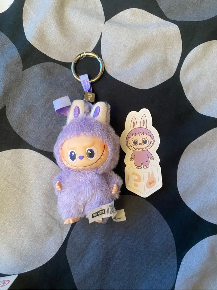 Labubu pin for love - photo numéro 6