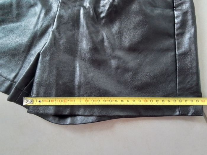 Short femme T XS noire en simili cuir - photo numéro 4