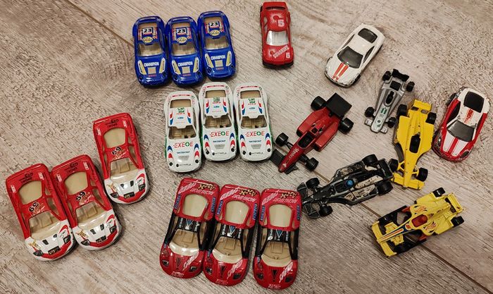 lot de petites voitures