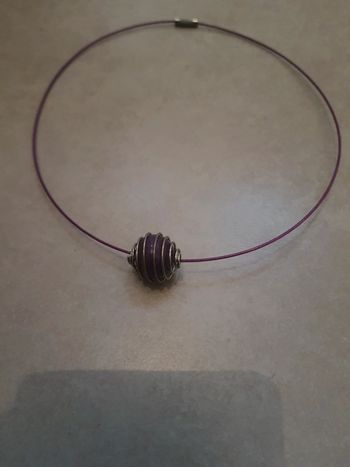 Collier violet