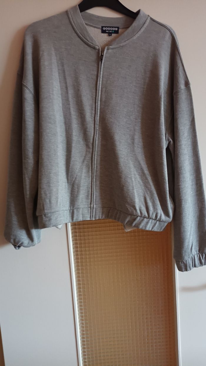 VENDS SWEAT FEMME - photo numéro 3