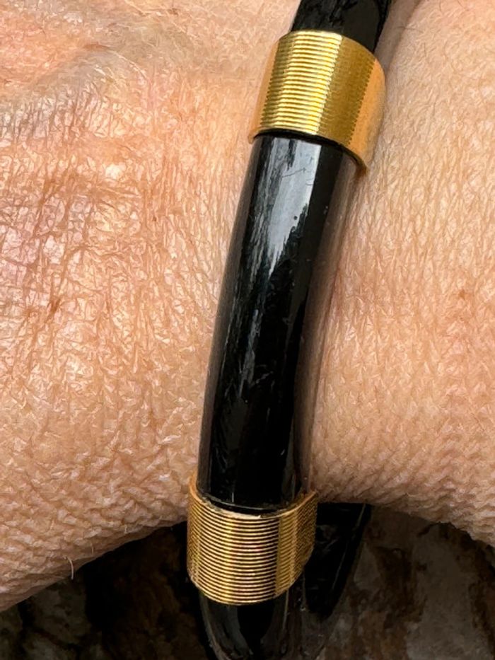 Jonc taille M 6,5 cm de diamètre résine noire et acier inoxydable or Mile Mila - photo numéro 7