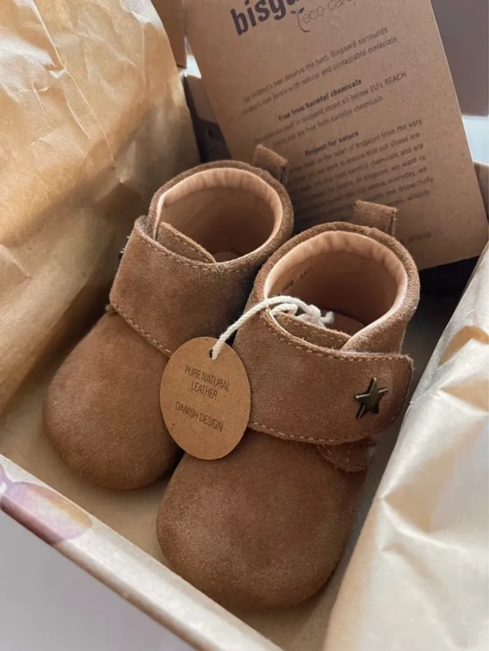 Magnifiques petites chaussures en cuir souple Bisgaard pour les premiers pas de bébé taille 19