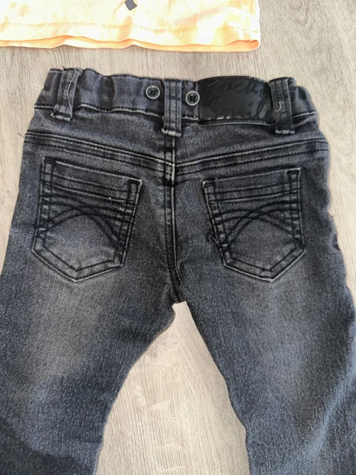 Jeans et t-shirt - photo numéro 4