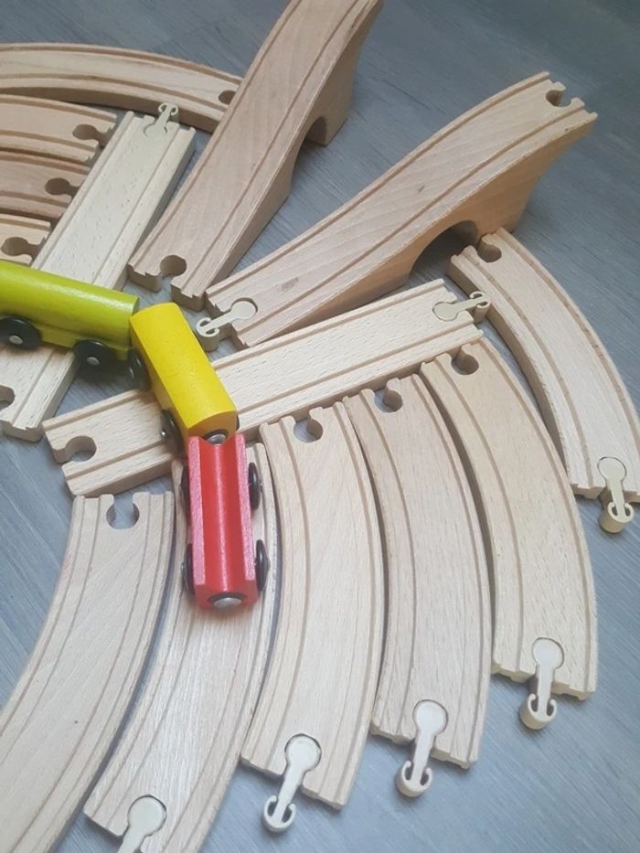 Circuit train en bois 20 pièces - photo numéro 4
