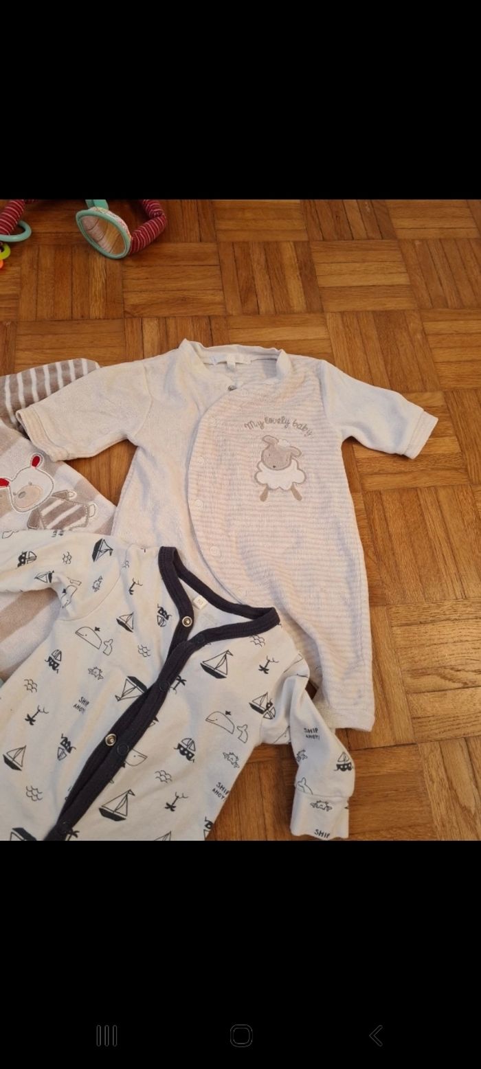 Lot pigamas 1 mois mixte - photo numéro 5