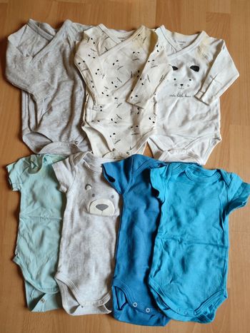 Lot de 7 bodies (3 manches longues + 4 courtes) Kiabi en 3M