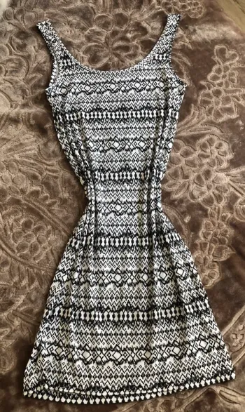 Robe noir et blanche