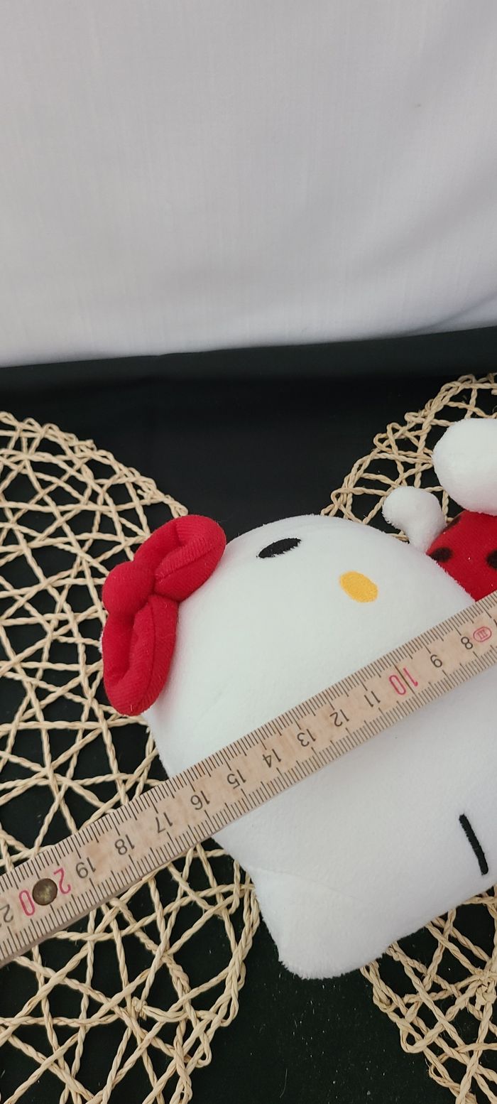 Peluche doudou hello kitty sanrio assise coccinelle rouge points noirs avec des ailes - photo numéro 3