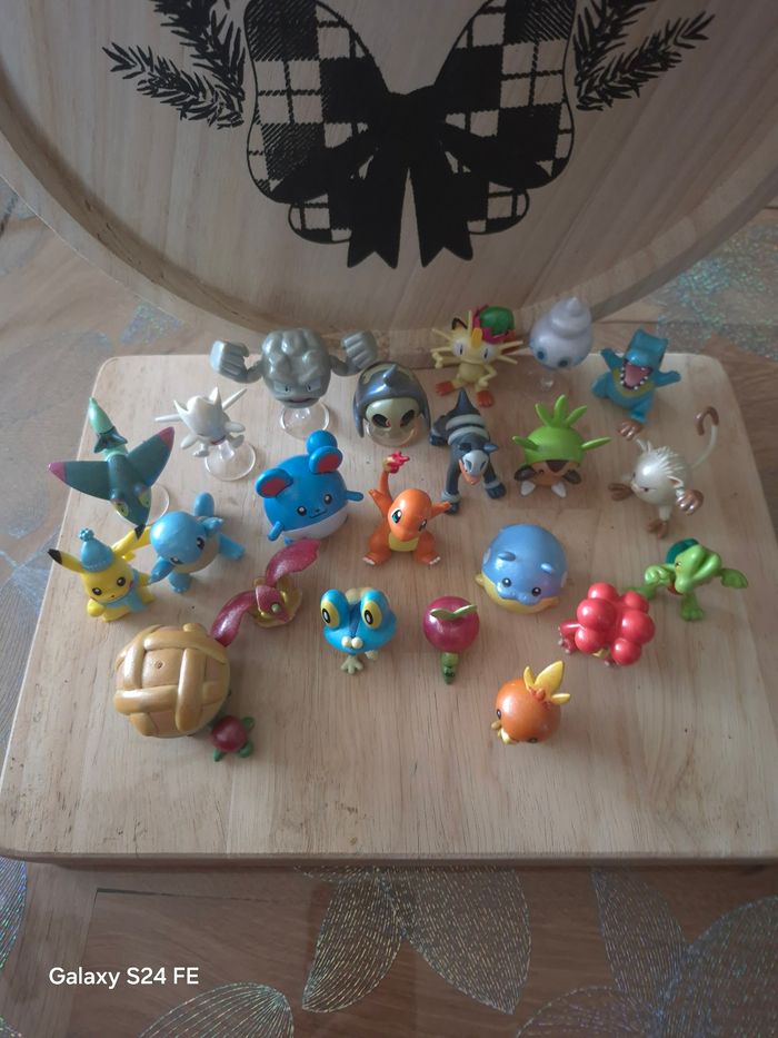 Lot 22 figurines Pokémon pikachu, salamèche, carapuce & rares - photo numéro 2