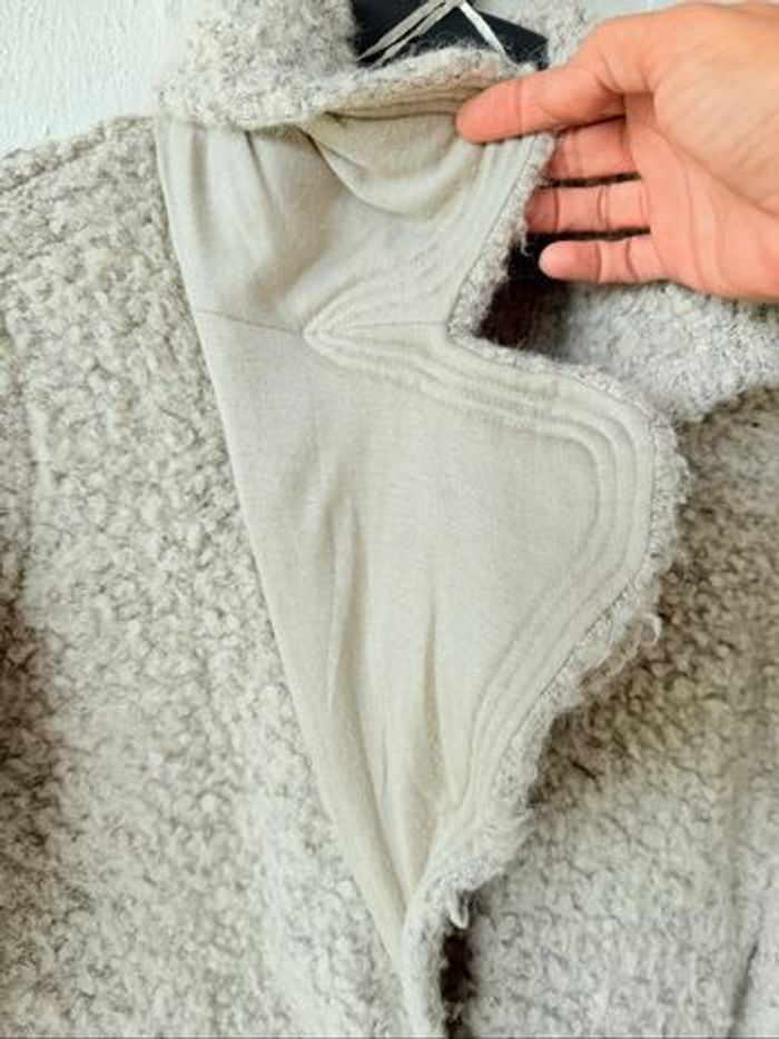 Veste peluche Zara  Fermeture pressions effet boutonnage officier  Deux poches plaquées latérales  Revers aux manches - photo numéro 8