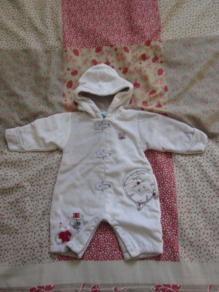 Combinaison chaude velours blanc et beige 1 mois