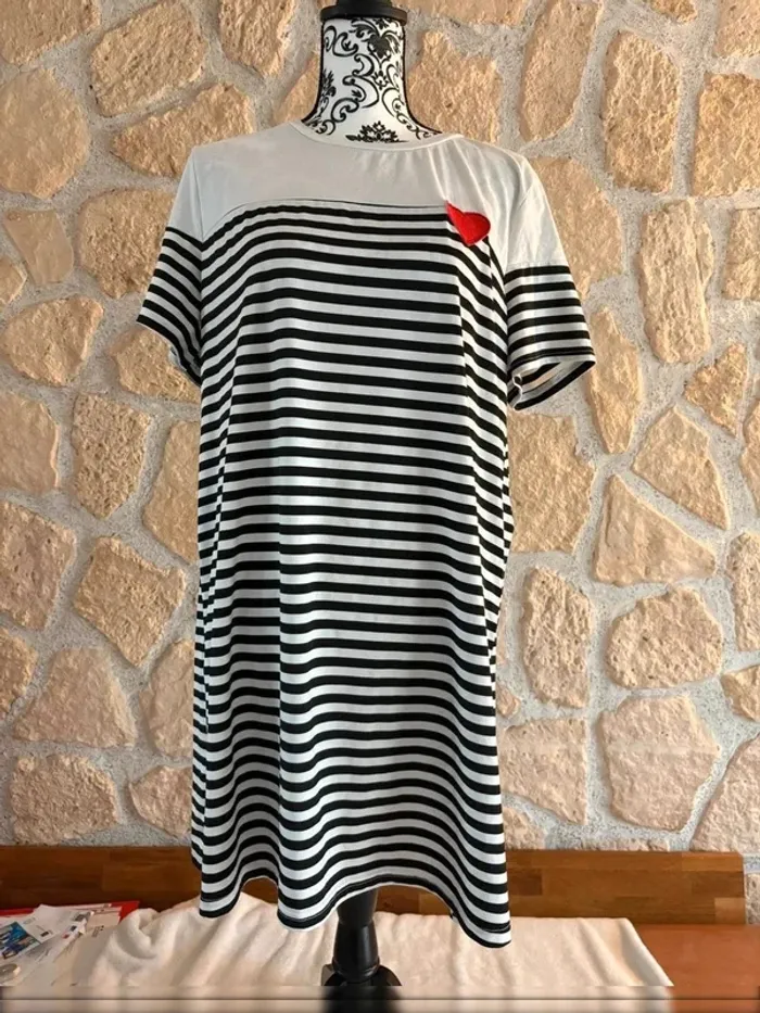 Robe marinière SHEIN Curve 1XL à rayures noires et blanches avec cœur rouge - photo numéro 2