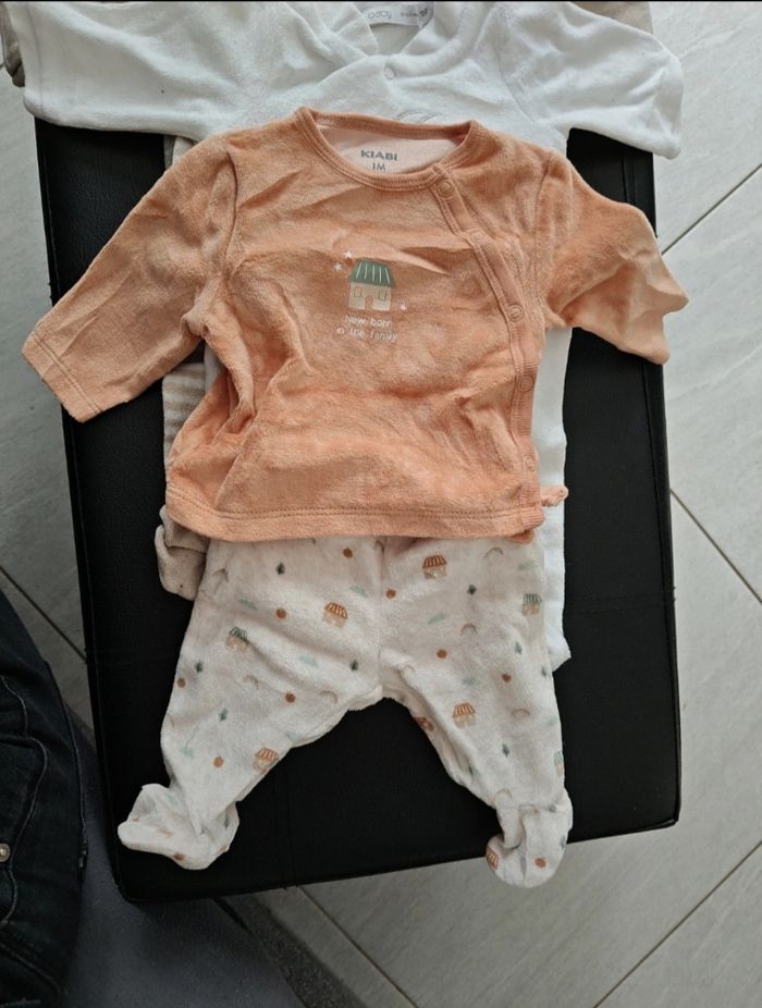 Lot pyjamas 1 mois - photo numéro 2