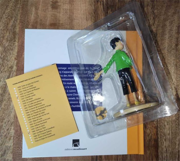 Tchang indique Hou Kou Figurine Tintin + Livret - photo numéro 2