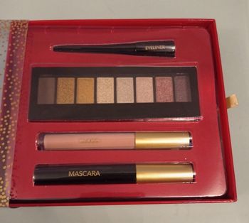 Coffret maquillage essentiel parisAx
