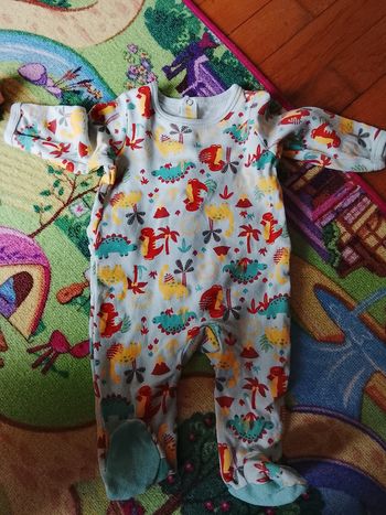6  pyjamas  3 mois