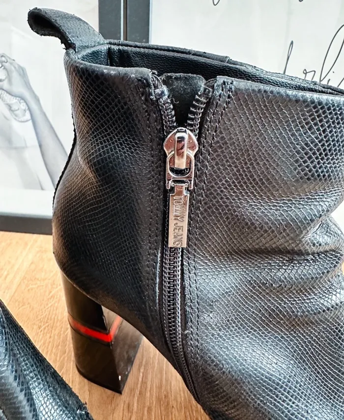 Bottines Tommy Hilfiger noires à talons pointure 39 - photo numéro 2