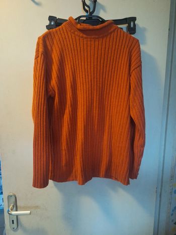 Pull orange taille 1