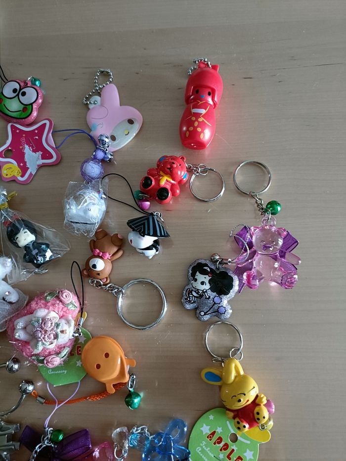 LOT DE 28 PORTE CLES DONT CERTAINS KAWAÏ - photo numéro 5