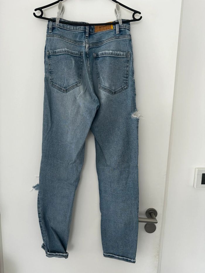 Jean mom déchiré – Stradivarius – Taille 34 – Très bon état - photo numéro 5