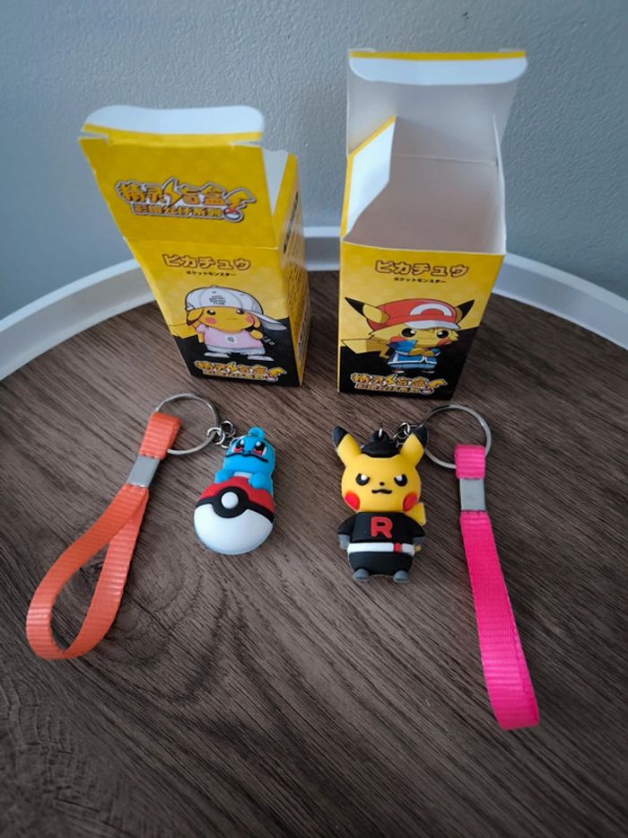 Lot de 2 portes clés pokémon neuf