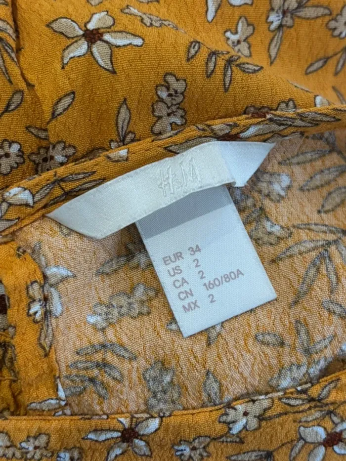 Robe jaune fleurie H&M – Taille 34 – cottage cute Stockholm - photo numéro 7