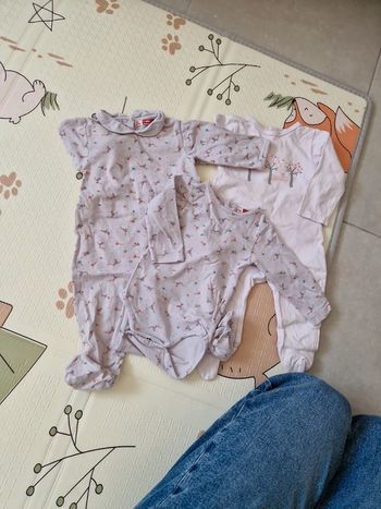 Lot 2 pyjamas +1 body assorti