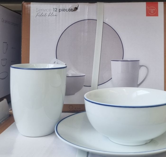 Ensemble vaisselle neuf carton fermé sous scellé revient à 15 euros avec code promo à mettre dans le panier