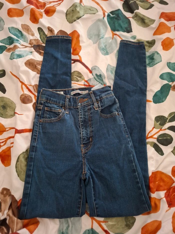 Jeans bleu Levi's mile high super skinny 🥨