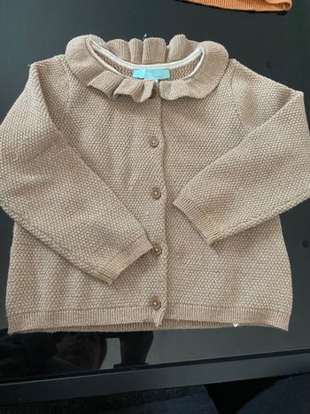 Lot de 2 gilets bébé fille obaibi très bon état 