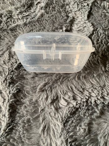 Étuis de sucette Philips Avent, conçu pour le transport et la stérilisation au micro-ondes.