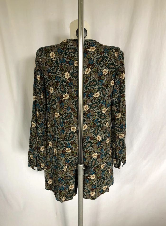 Combishort Zara fleurie noire manches longues taille XS / 34 36 comme neuve - photo numéro 4