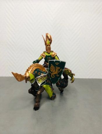 Figurine Papo cheval du maître des armes cimier dragon et cavalier