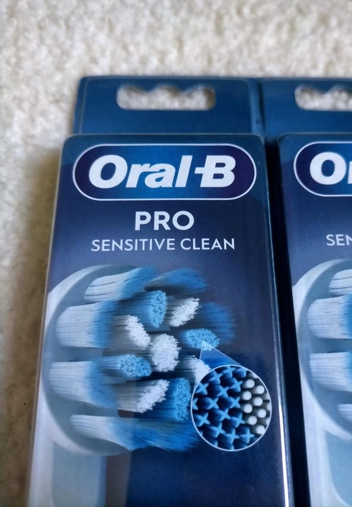 Lot 8 brossettes Oralb pro sensitive clean - photo numéro 3