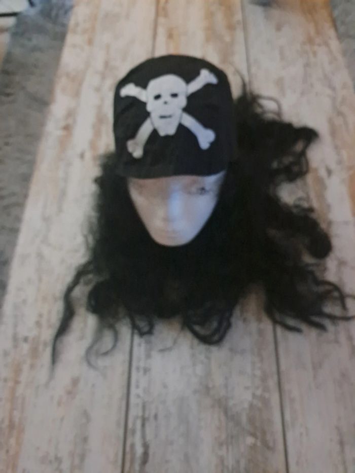 Perruque chapeau pirate cheveux long