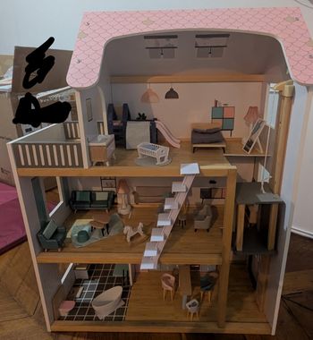 Maison de poupées et accessoires