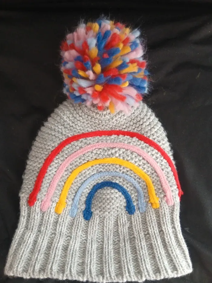 Joli bonnet arc-en-ciel taille 48-49 cm - photo numéro 2