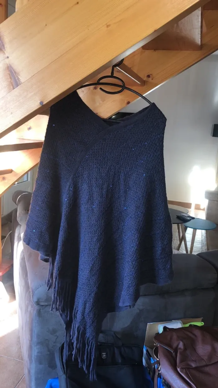 Cape bleu nuit avec petit strass pailleté