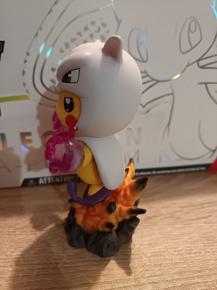 Pikachu Mewtwo - photo numéro 2