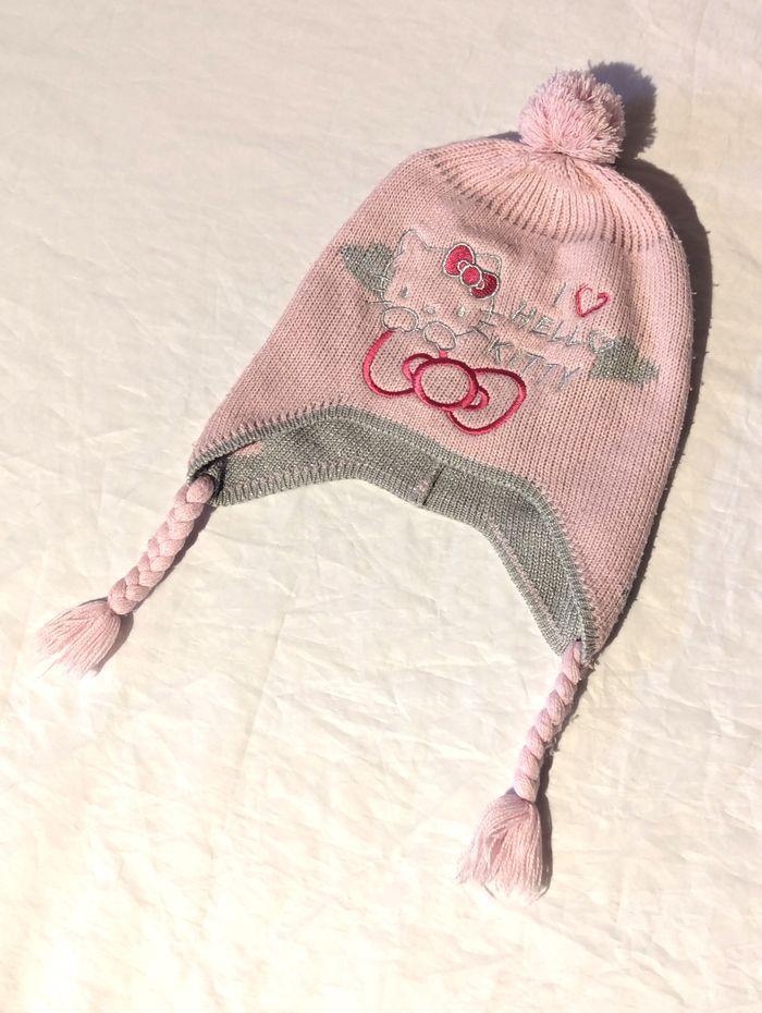 Bonnet Cache Oreilles Dessin Chat Ruban Ecriture Hello Kitty Tresses Pompon Accessoire Petits Enfant - photo numéro 1