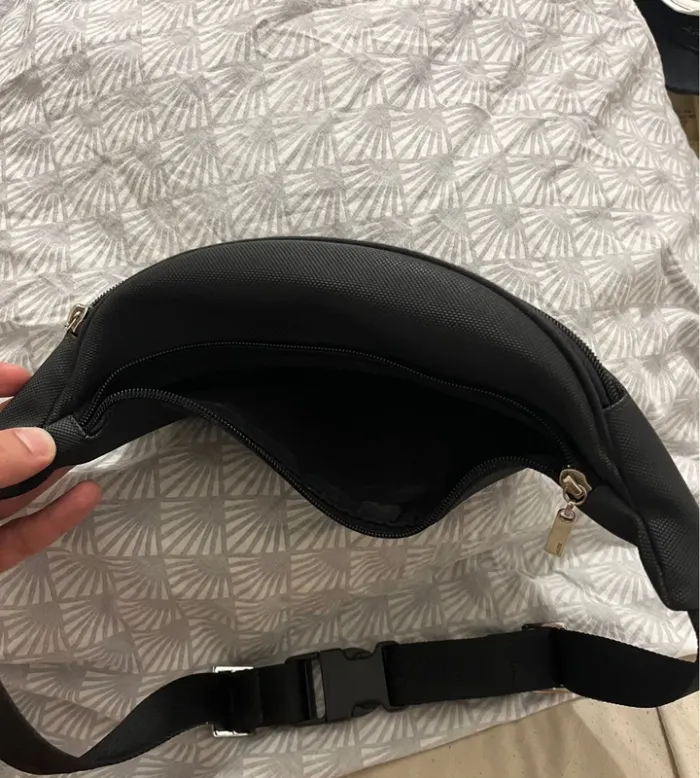 Banane / sacoche lacoste noire - photo numéro 4