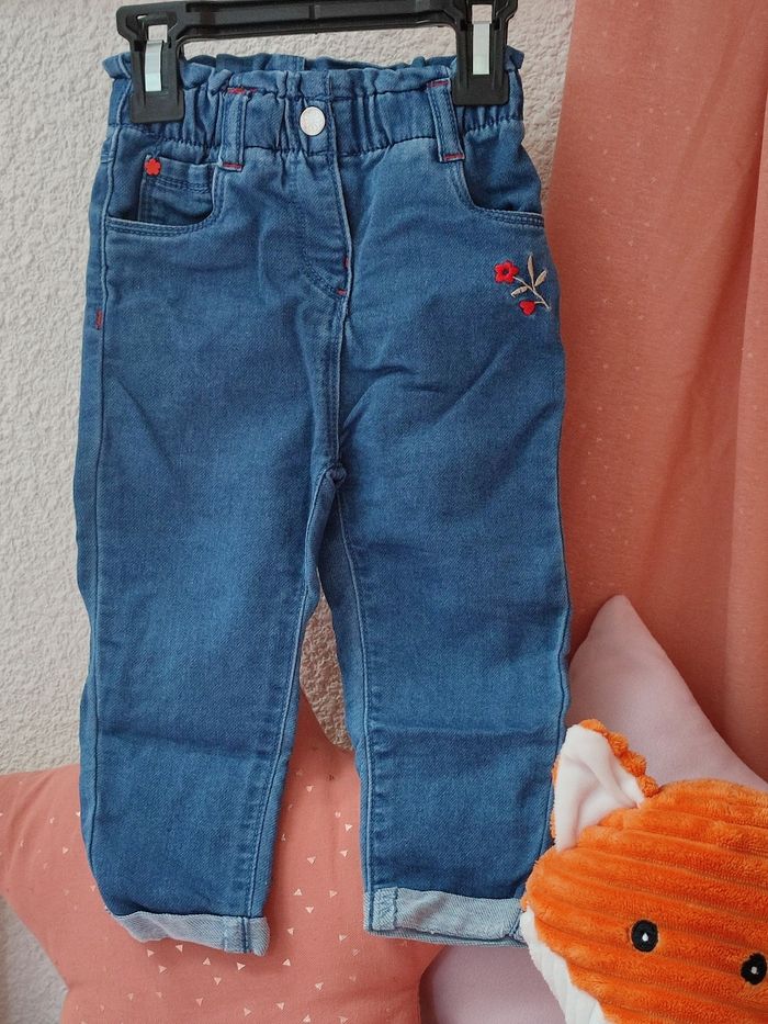 Pantalon en jean fleur - Resserré à la taille - 23 mois - Très bon état - Orchestra - photo numéro 3