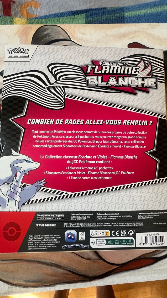 Coffret classeur Pokémon EV10.5 flamme blanche - photo numéro 4