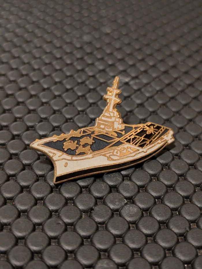 Pin's Porte-avions Clemenceau Foch armée Marine France